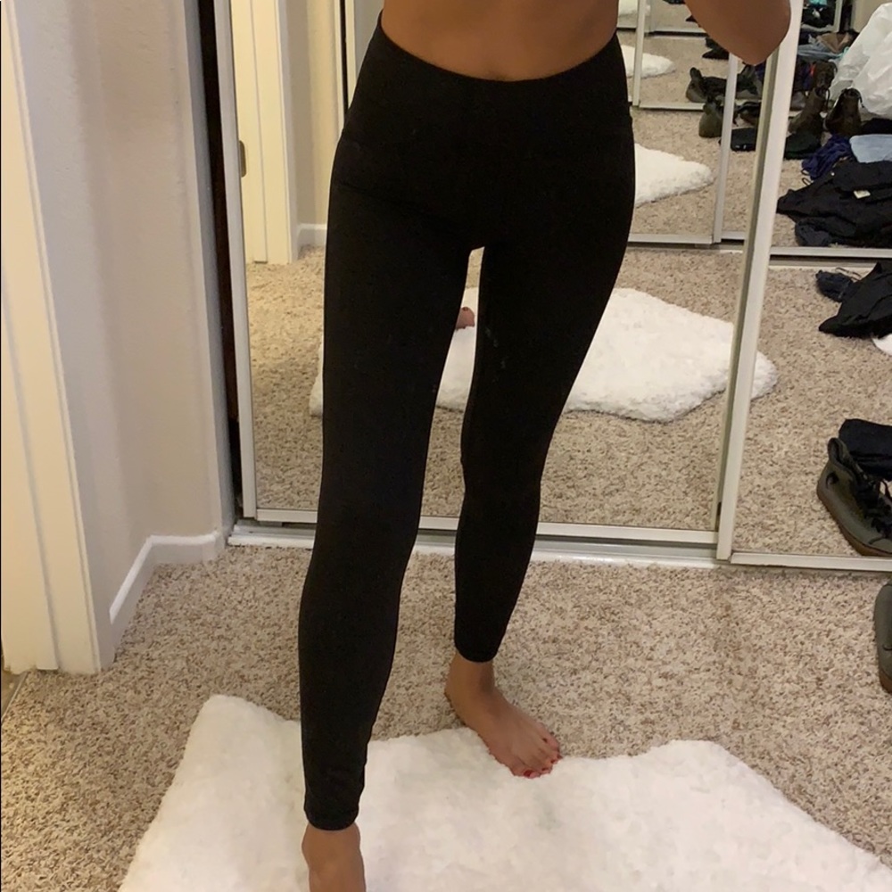 Black lululemon yoga pants w/ mesh on outer legs